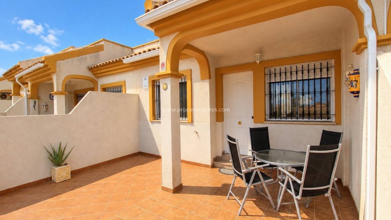 Resale - Town house - Daya Nueva