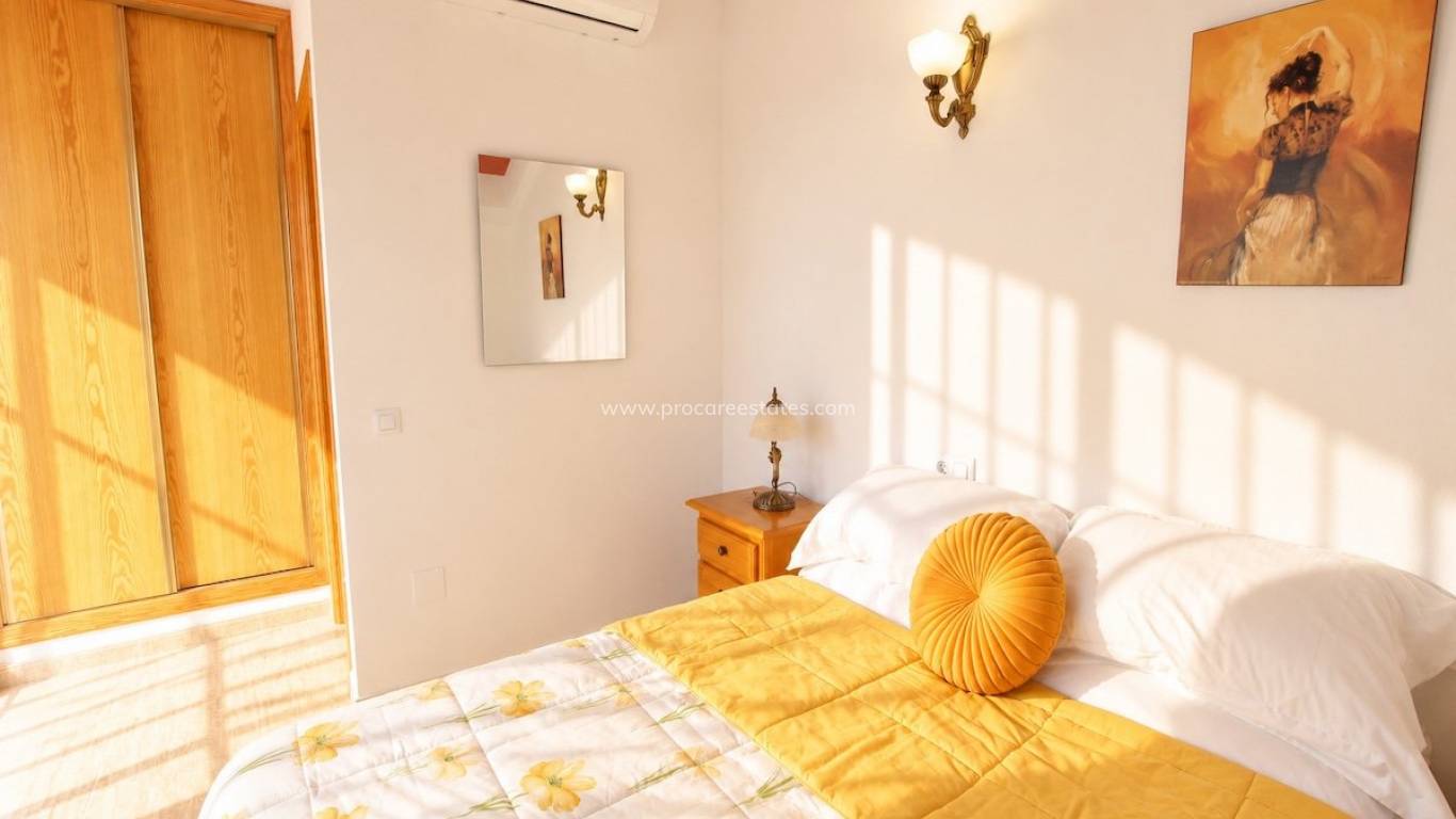Resale - Town house - Daya Nueva