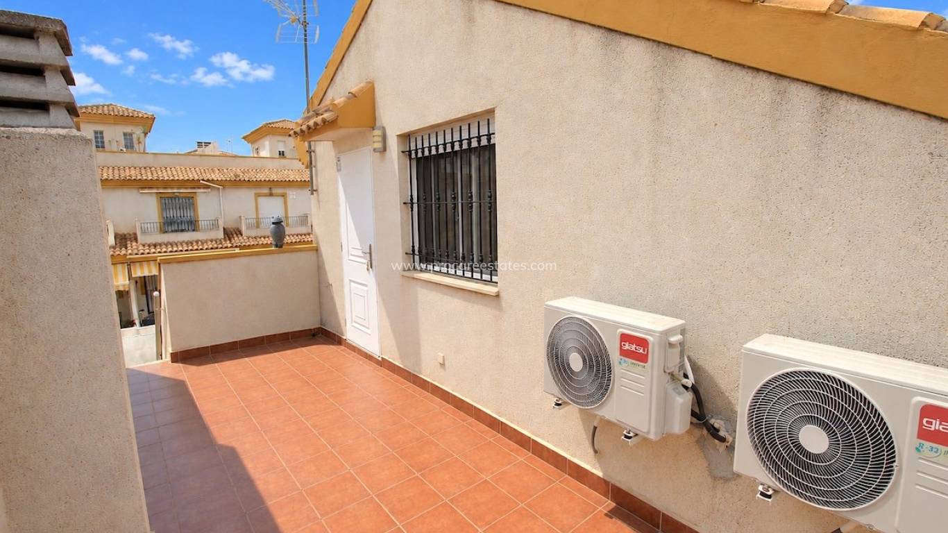 Resale - Town house - Daya Nueva