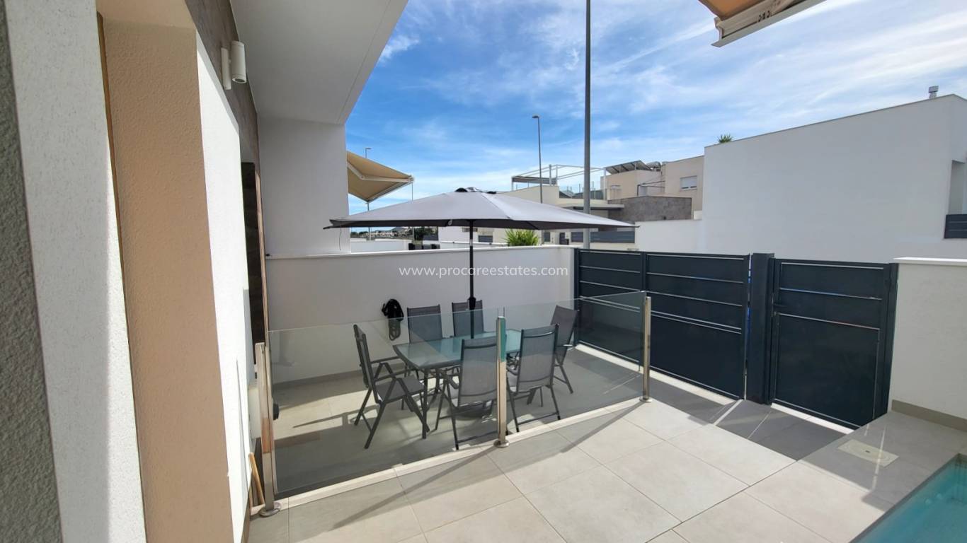 Resale - Town house - Daya Vieja