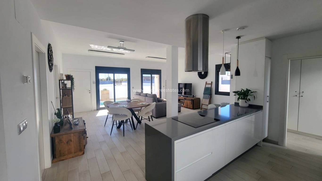 Resale - Town house - Daya Vieja