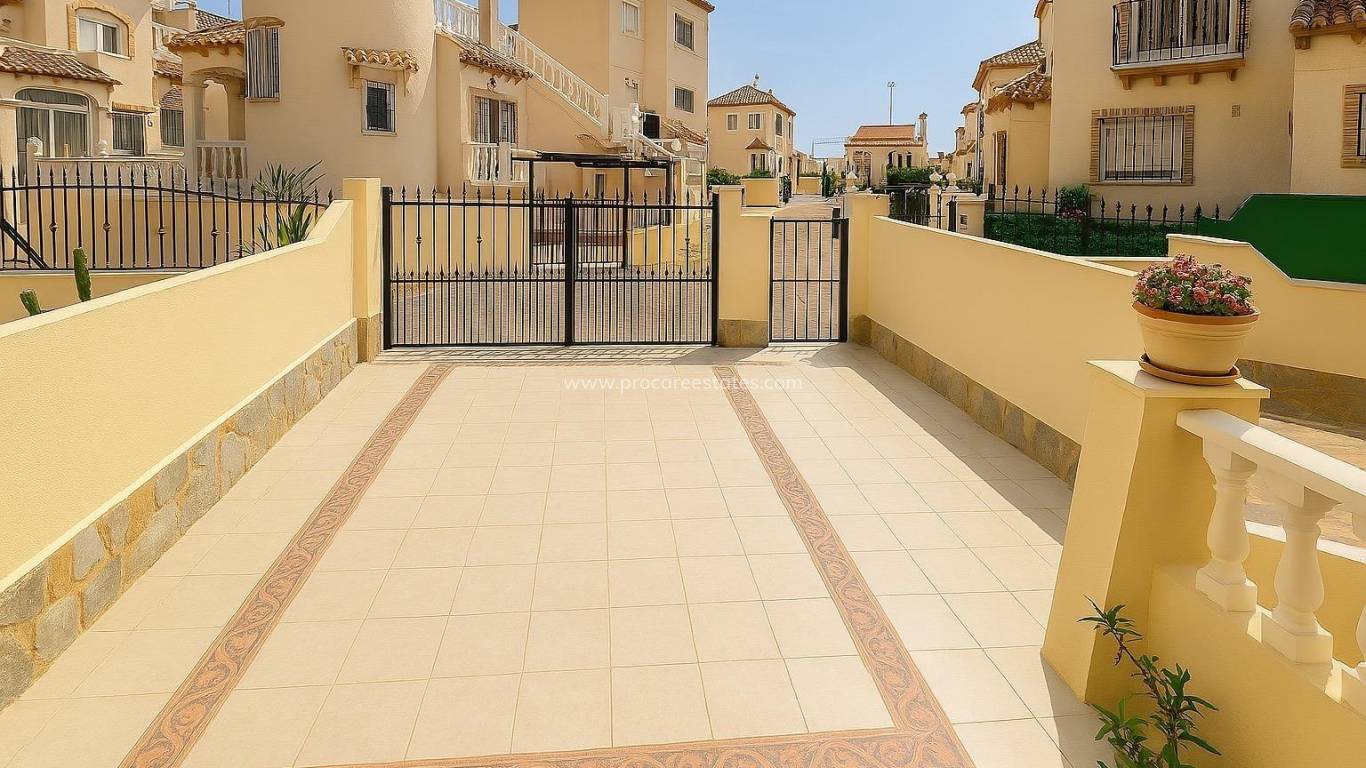 Resale - Town house - Orihuela Costa - La Zenia