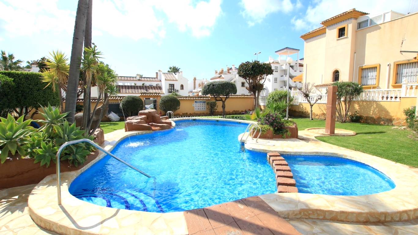 Resale - Town house - Orihuela Costa - Villamartin