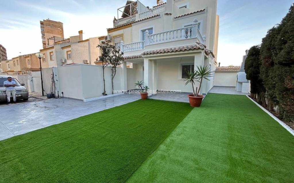 Resale - Town house - Torrevieja - Acequion