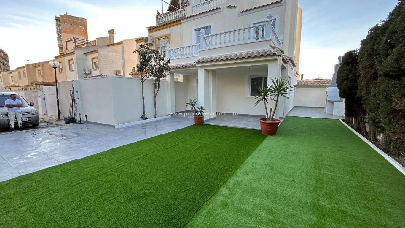 Resale - Town house - Torrevieja - Acequion