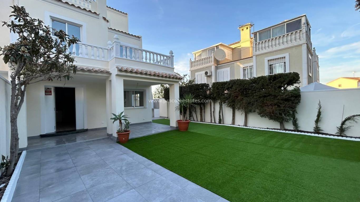 Resale - Town house - Torrevieja - Acequion