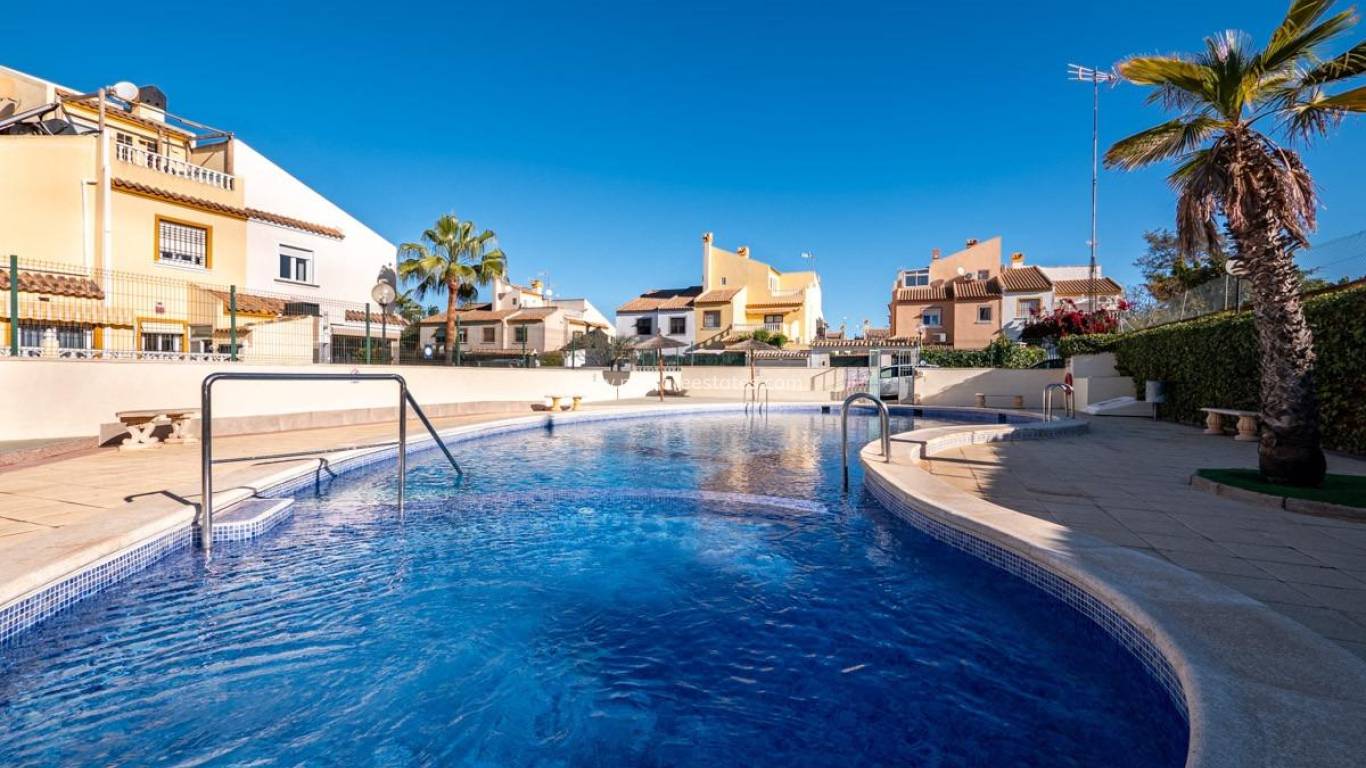 Resale - Town house - Torrevieja - Aguas Nuevas