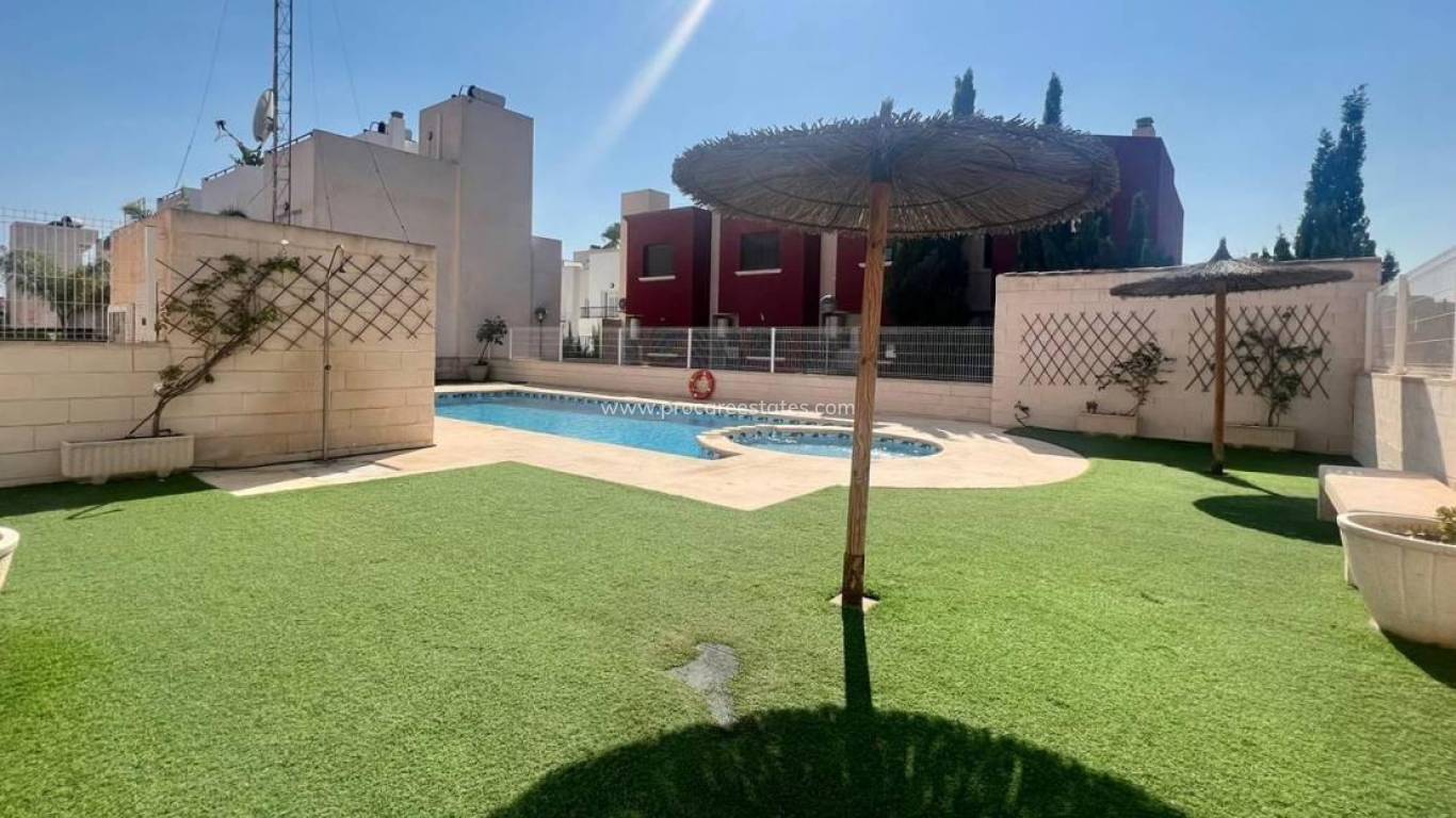 Resale - Town house - Torrevieja - Aguas Nuevas