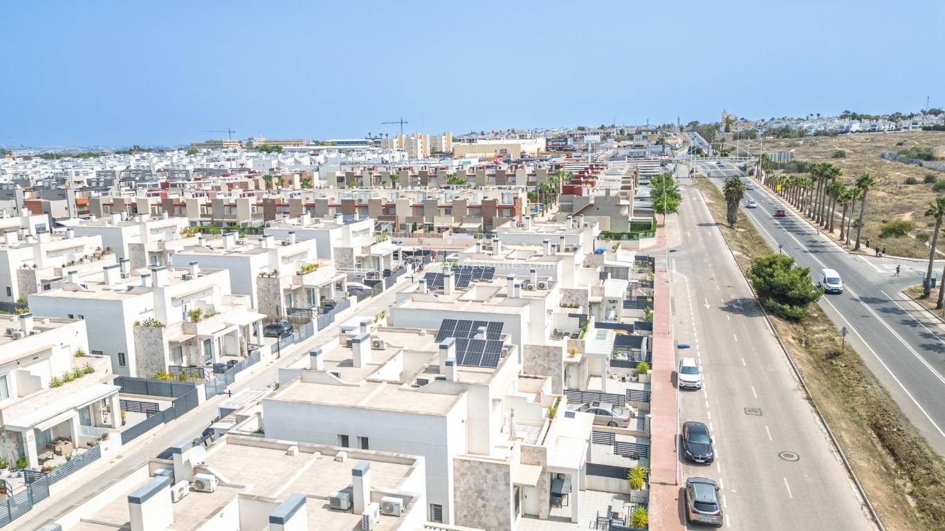 Resale - Town house - Torrevieja - Aguas Nuevas
