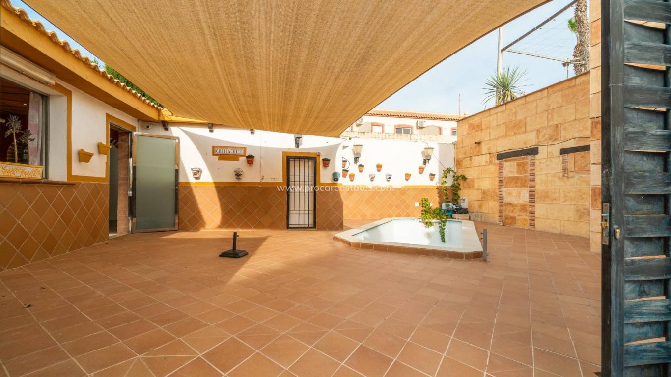 Resale - Town house - Torrevieja - Orihuela costa