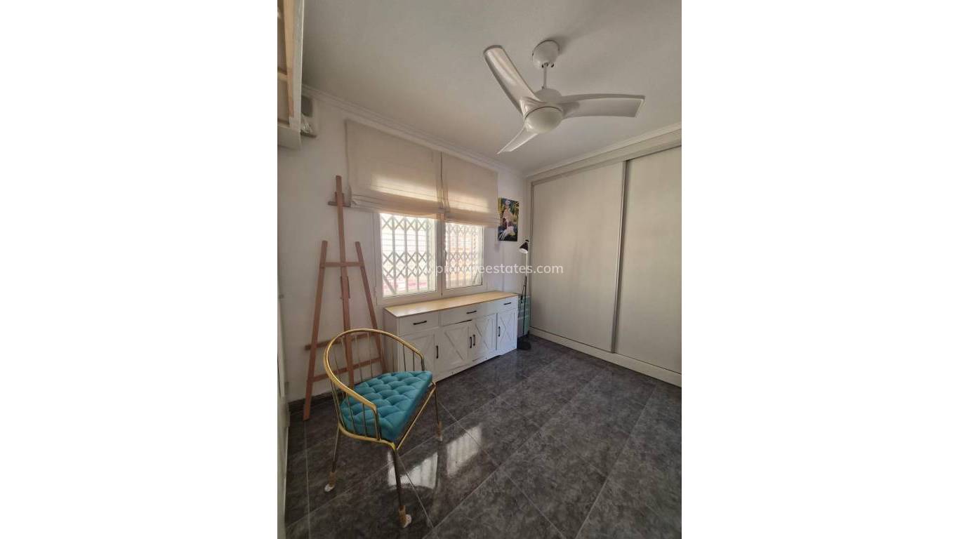 Resale - Town house - Torrevieja - Playa Los Locos
