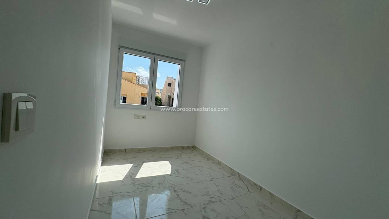 Resale - Town house - Torrevieja