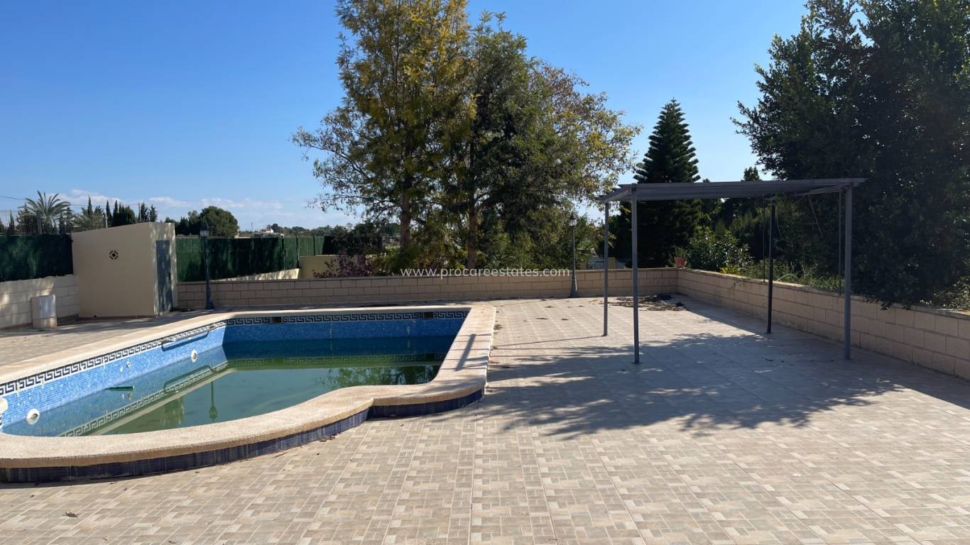 Resale - Villa - Albatera