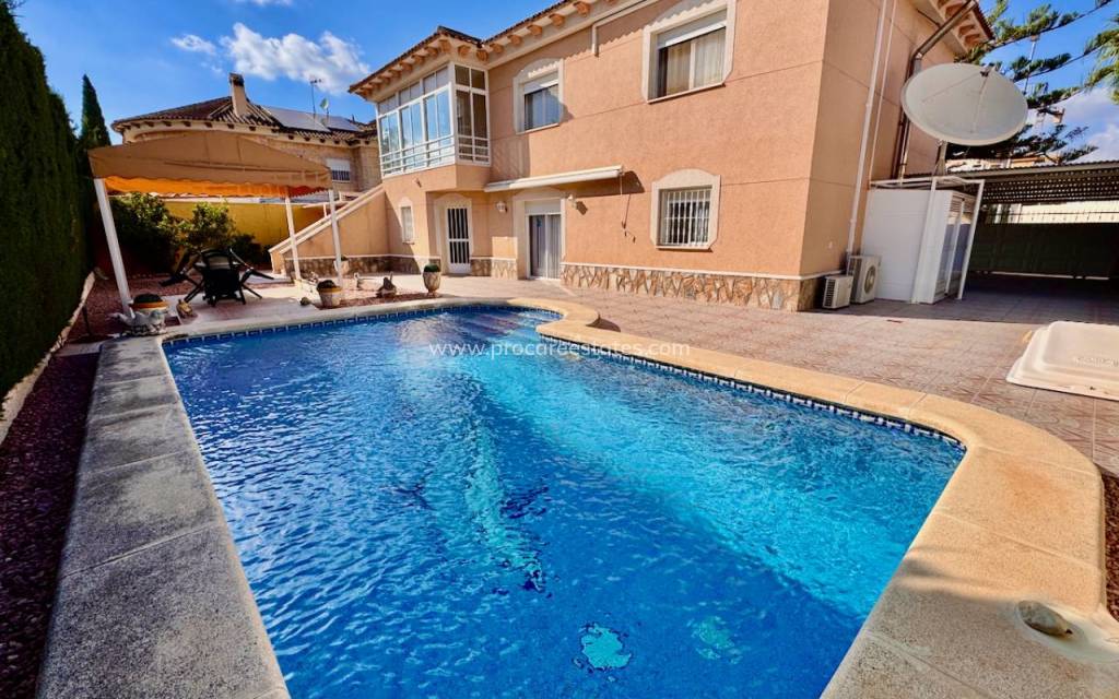 Resale - Villa - Benferri