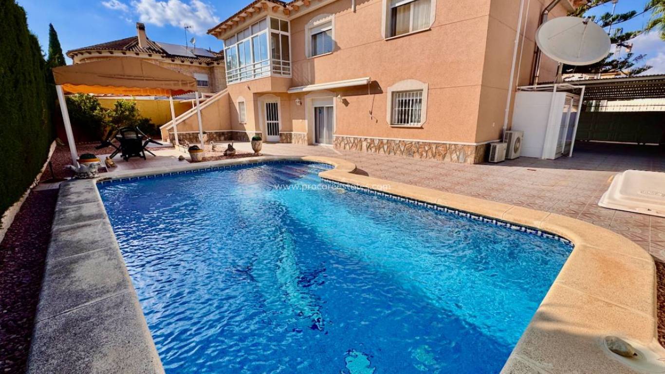 Resale - Villa - Benferri