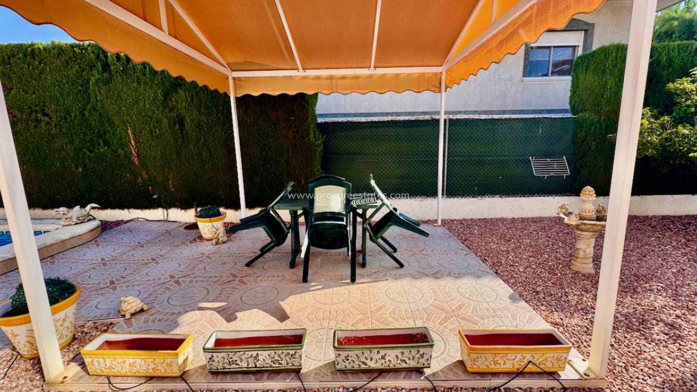 Resale - Villa - Benferri