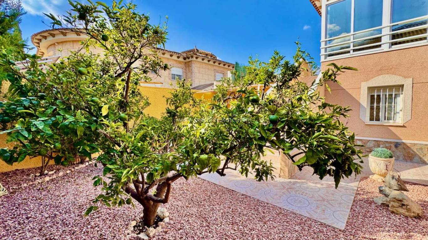 Resale - Villa - Benferri