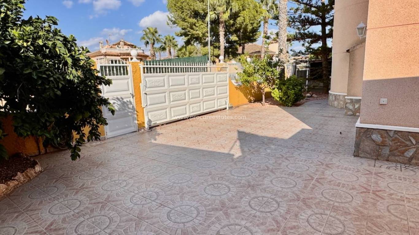 Resale - Villa - Benferri