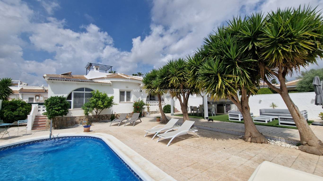 Resale - Villa - Ciudad Quesada - Pueblo Bravo
