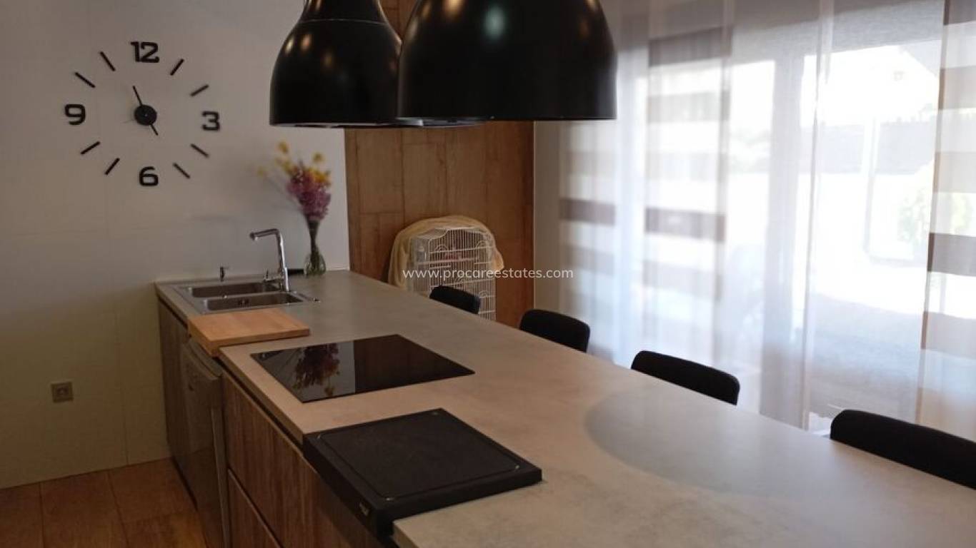 Resale - Villa - Daya Nueva