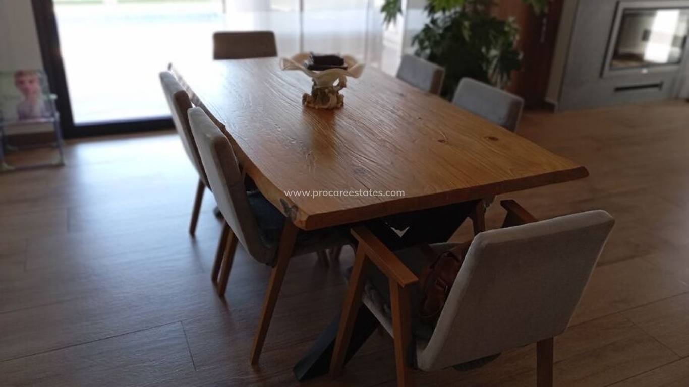 Resale - Villa - Daya Nueva