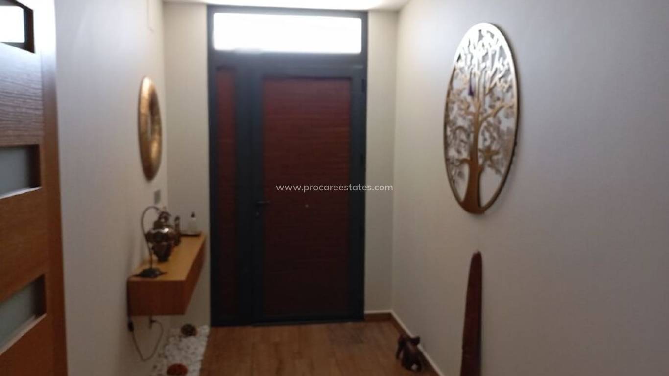Resale - Villa - Daya Nueva