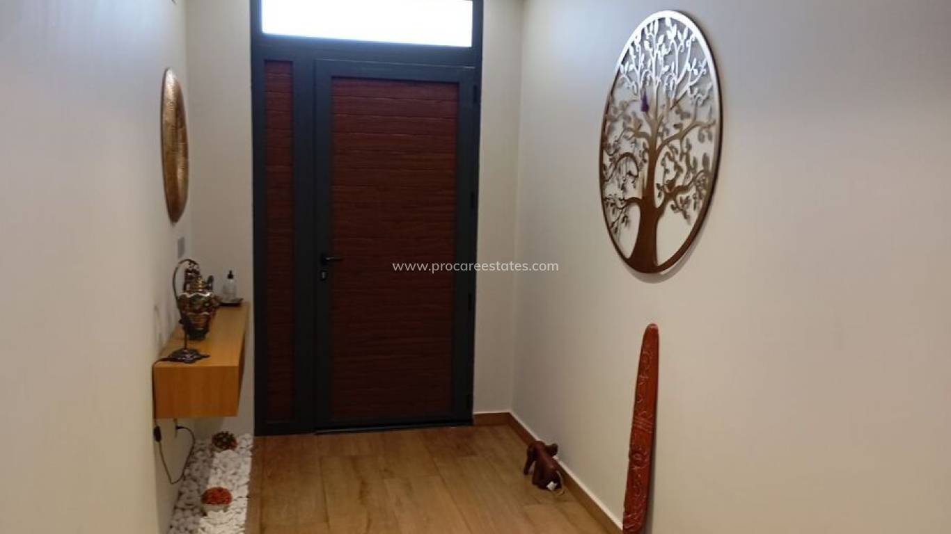 Resale - Villa - Daya Nueva