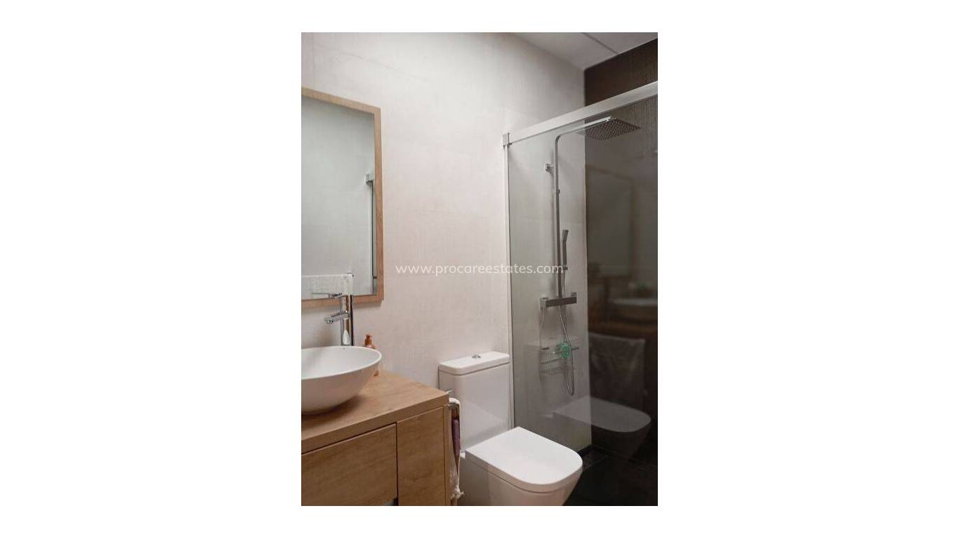 Resale - Villa - Daya Nueva