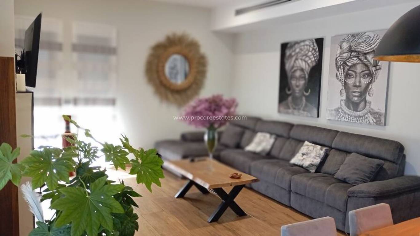 Resale - Villa - Daya Nueva