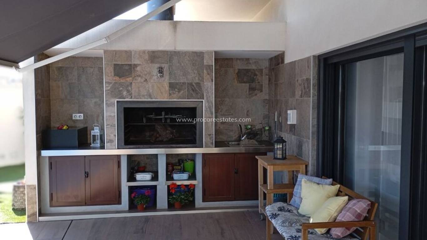 Resale - Villa - Daya Nueva