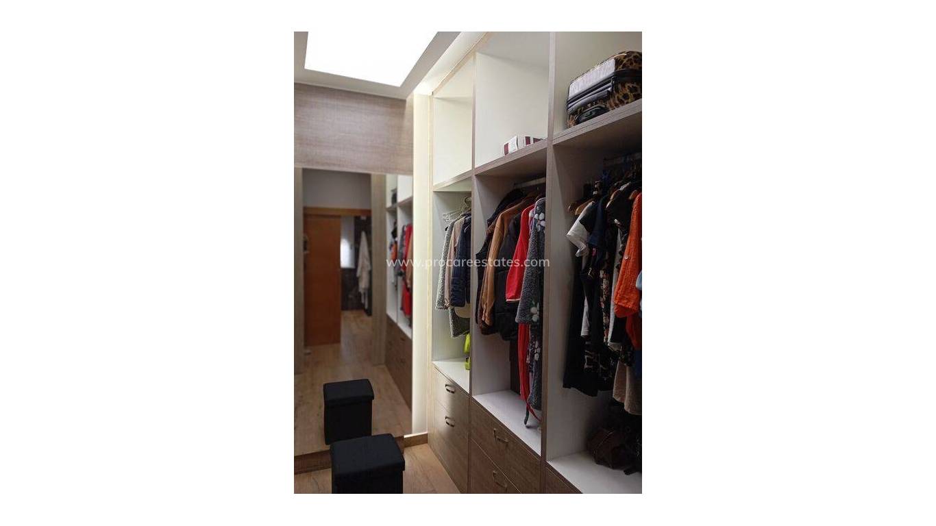Resale - Villa - Daya Nueva