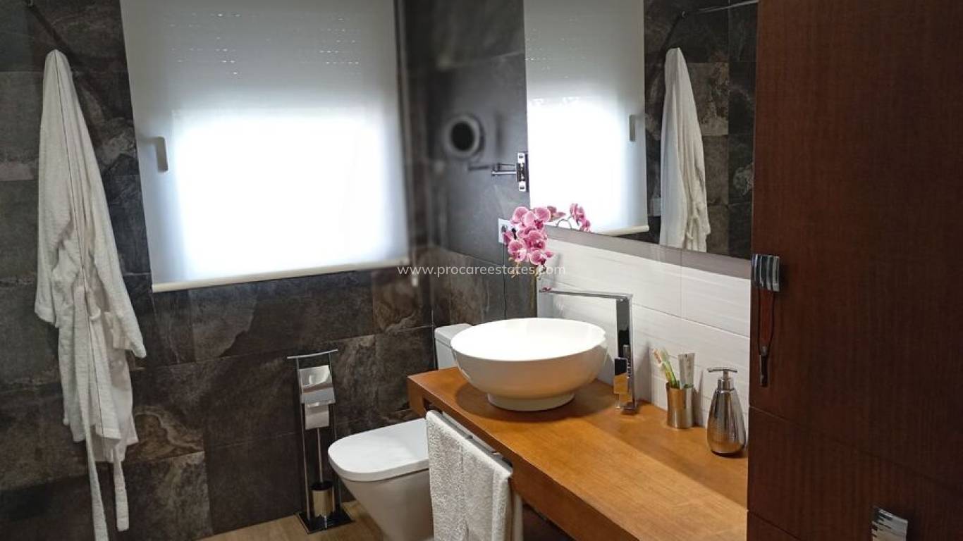 Resale - Villa - Daya Nueva