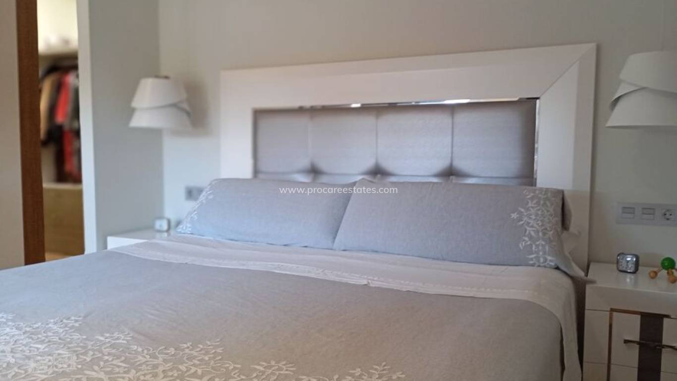 Resale - Villa - Daya Nueva