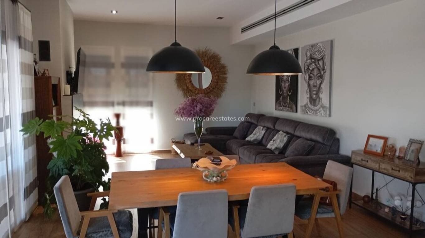 Resale - Villa - Daya Nueva