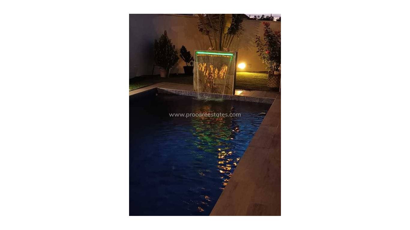 Resale - Villa - Daya Nueva
