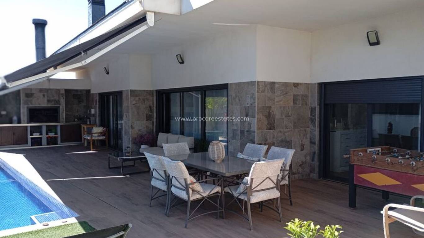 Resale - Villa - Daya Nueva