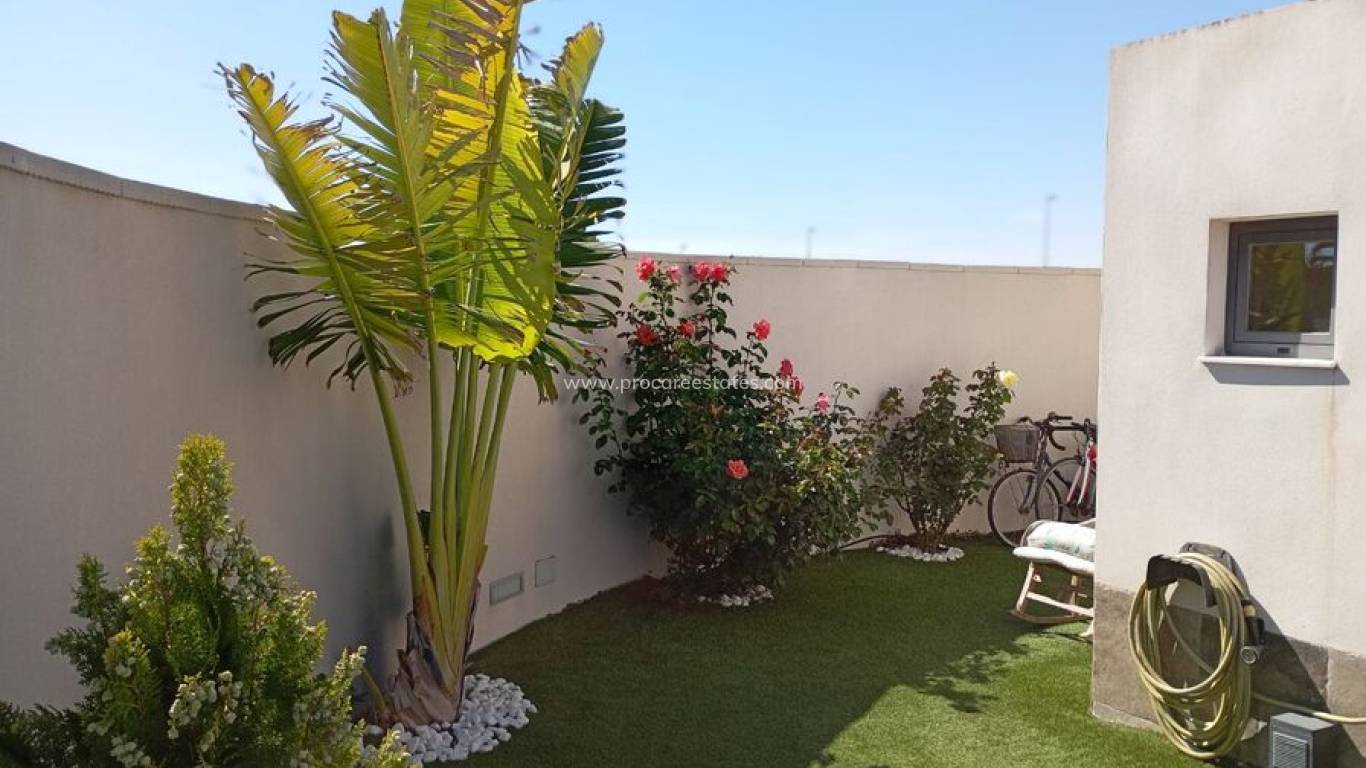 Resale - Villa - Daya Nueva