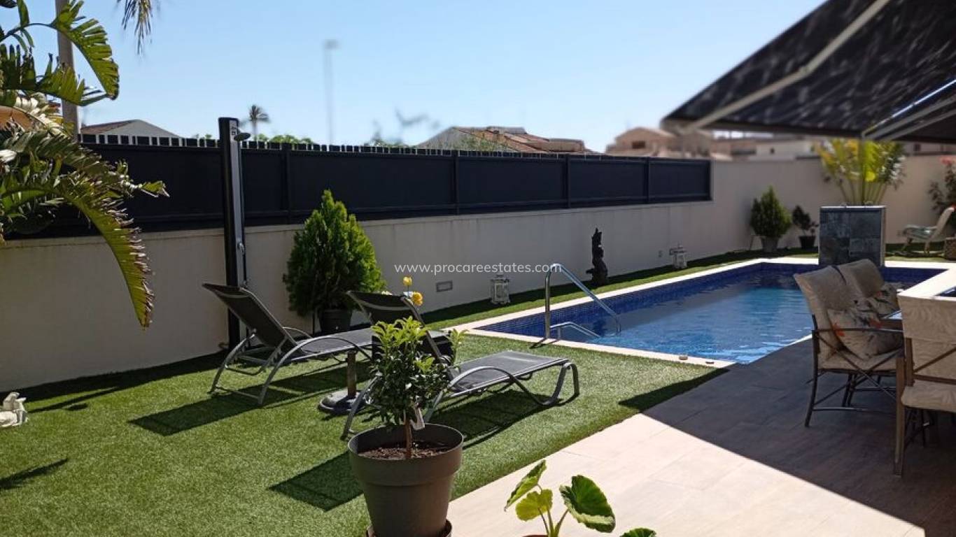 Resale - Villa - Daya Nueva