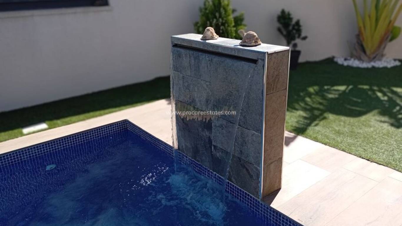Resale - Villa - Daya Nueva