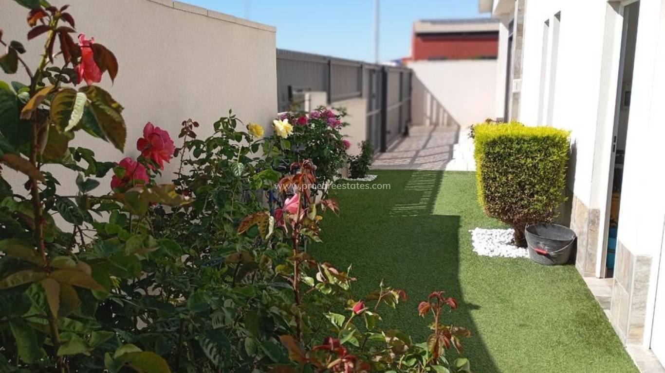 Resale - Villa - Daya Nueva
