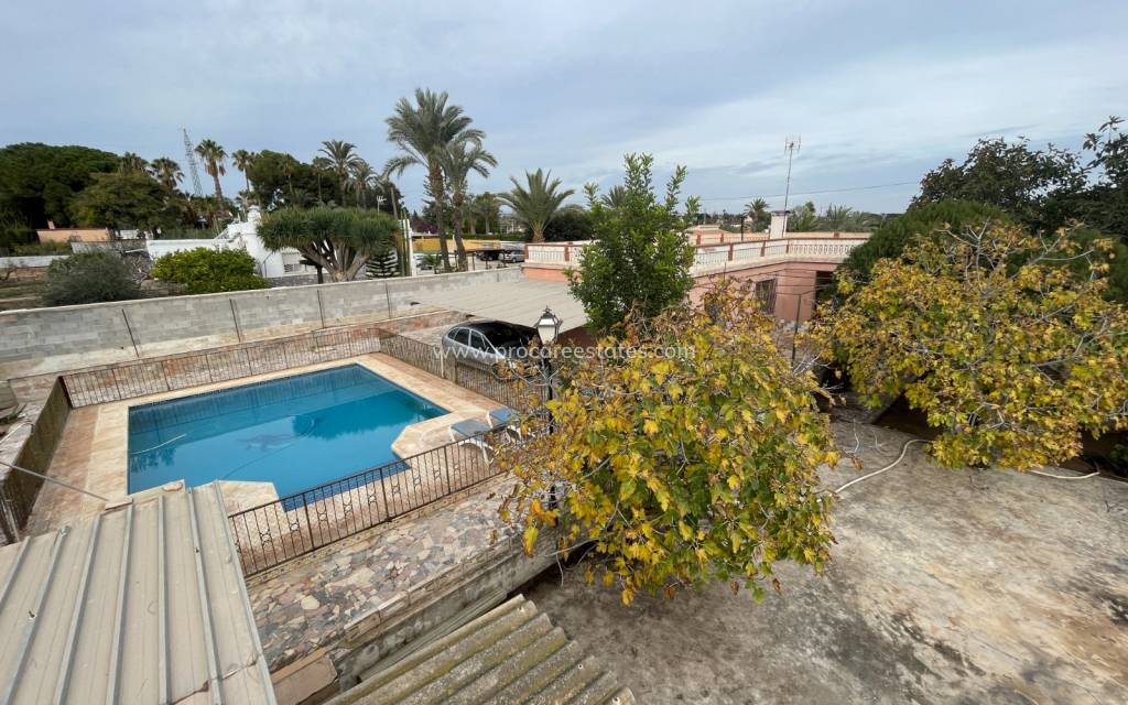 Resale - Villa - Elche