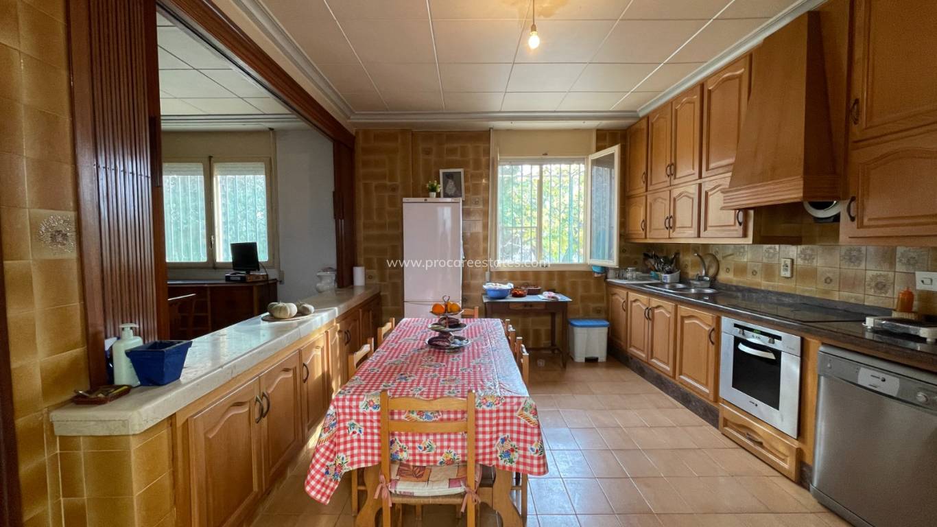 Resale - Villa - Elche