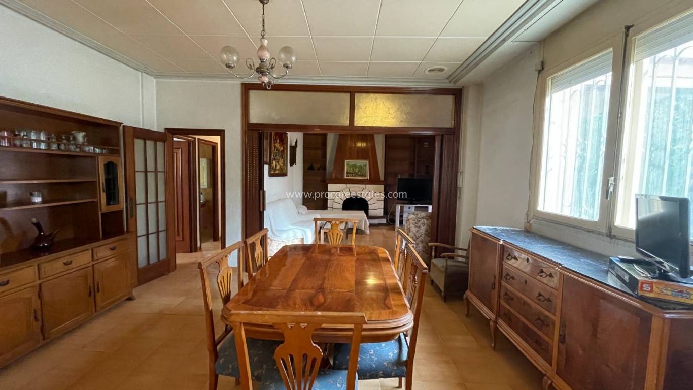 Resale - Villa - Elche