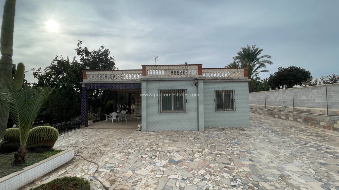 Resale - Villa - Elche
