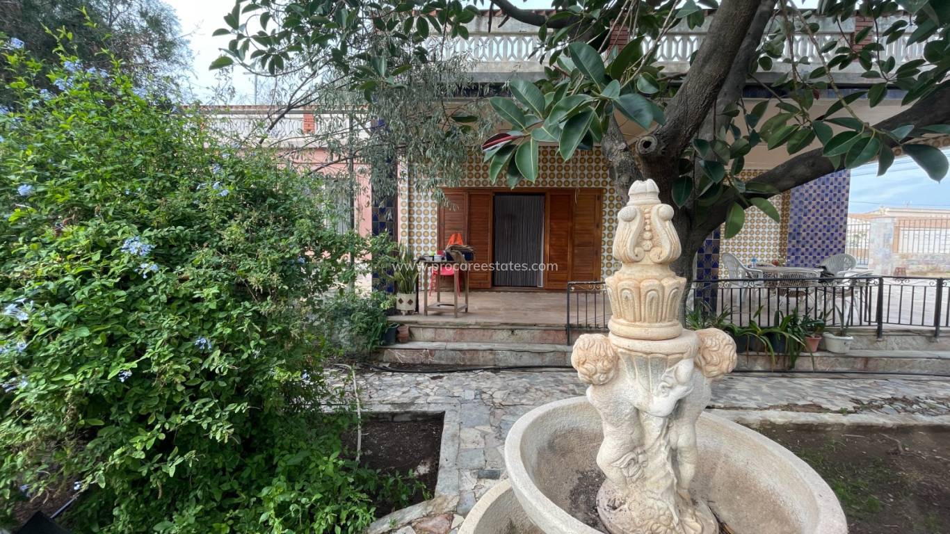 Resale - Villa - Elche