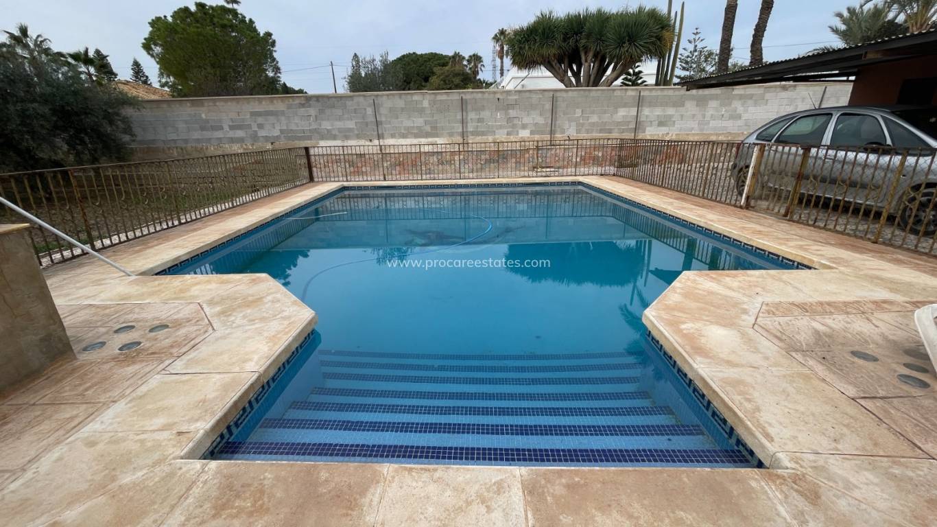 Resale - Villa - Elche