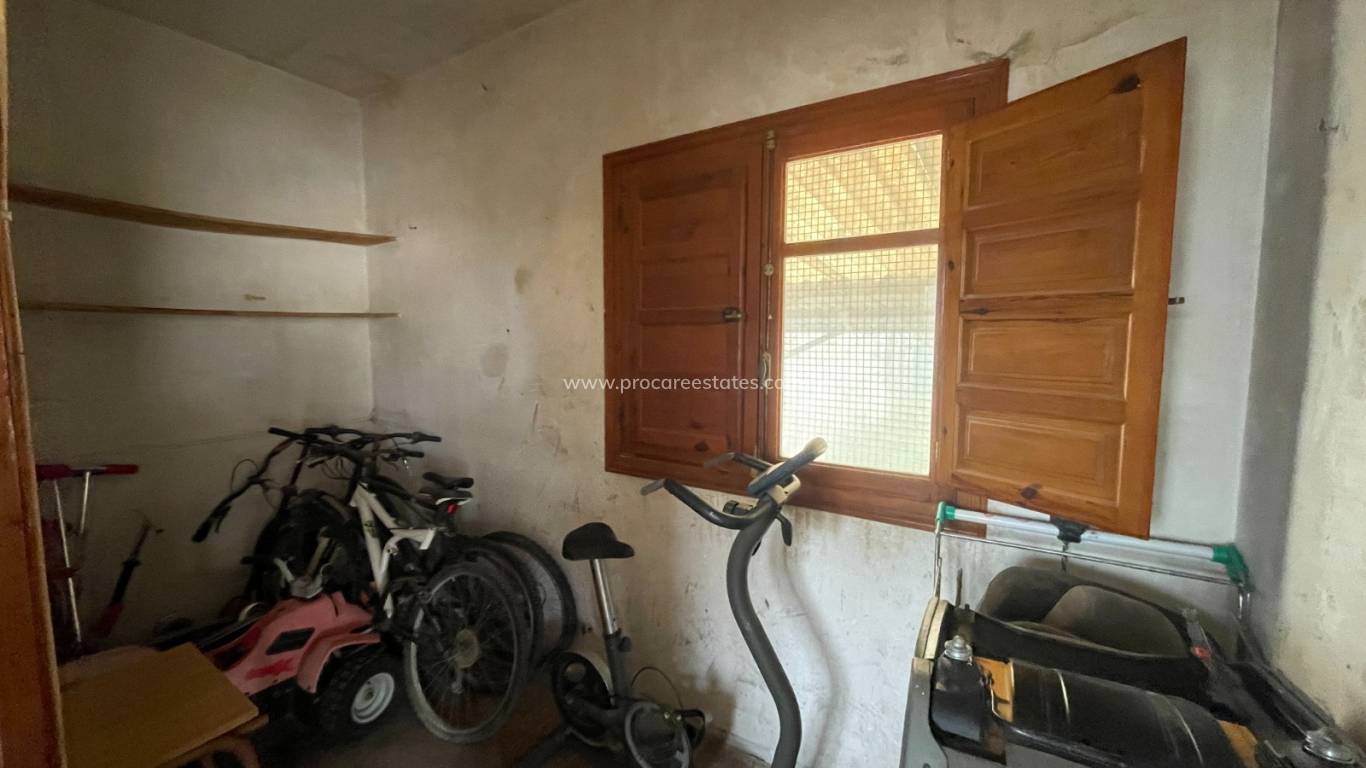 Resale - Villa - Elche