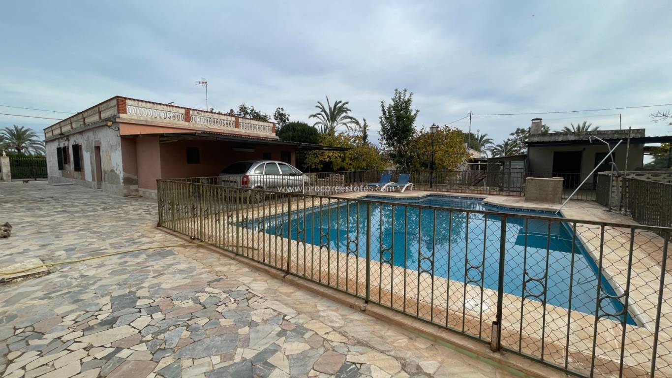 Resale - Villa - Elche