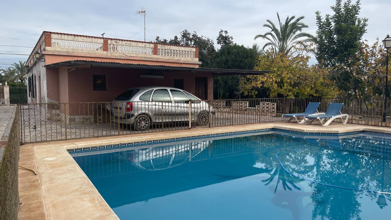 Resale - Villa - Elche