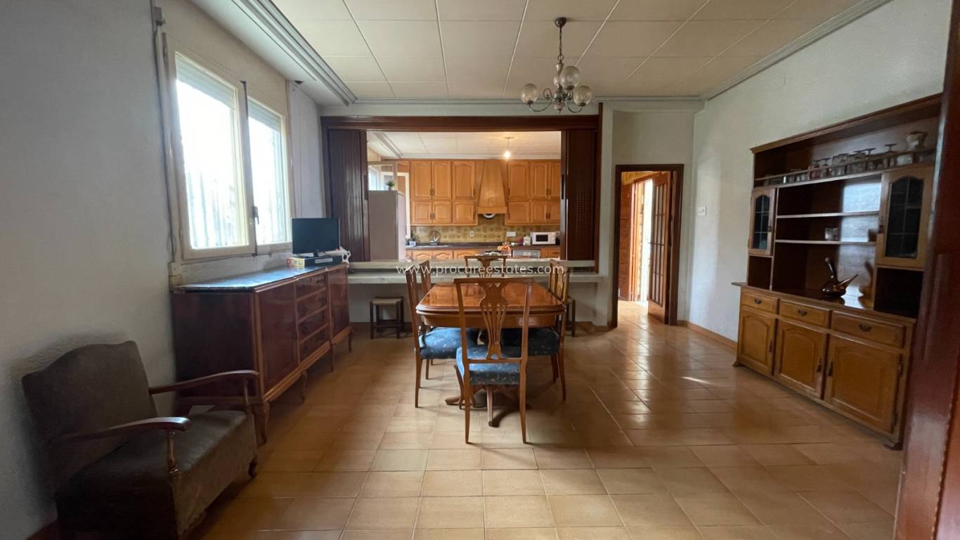 Resale - Villa - Elche